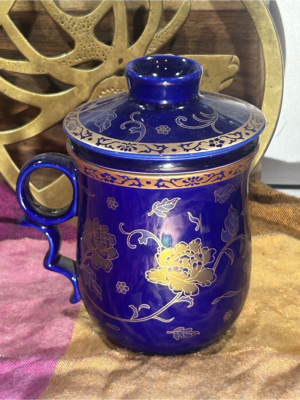 Blue and Gold Floral Porcelain Lidded Loose Leaf Tea Mug with Strainer